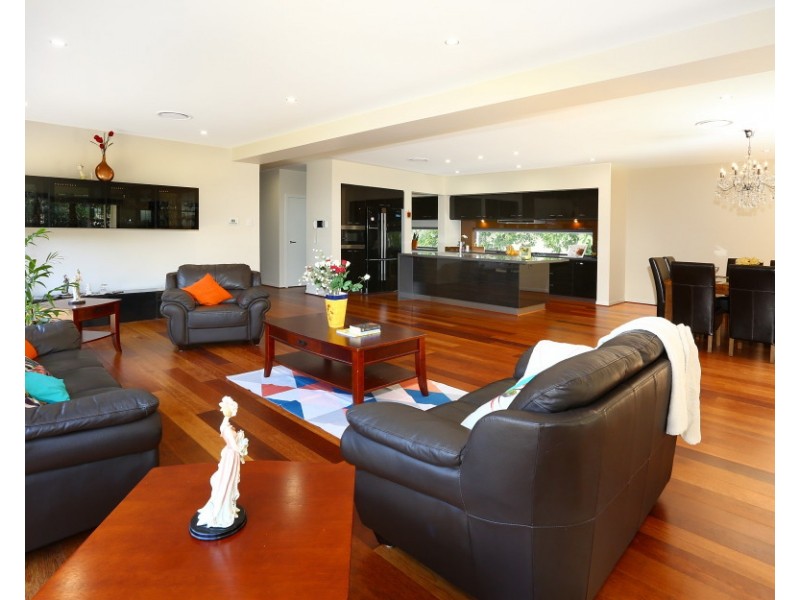 6012 The Boulevarde, Benowa QLD 4217