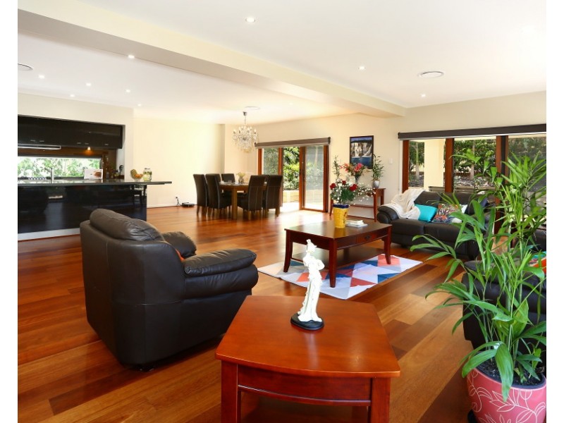 6012 The Boulevarde, Benowa QLD 4217