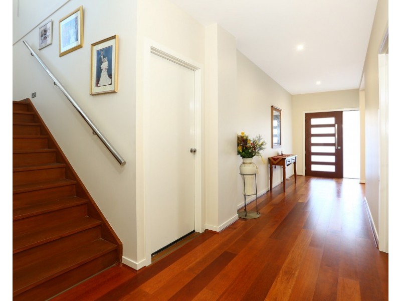 6012 The Boulevarde, Benowa QLD 4217