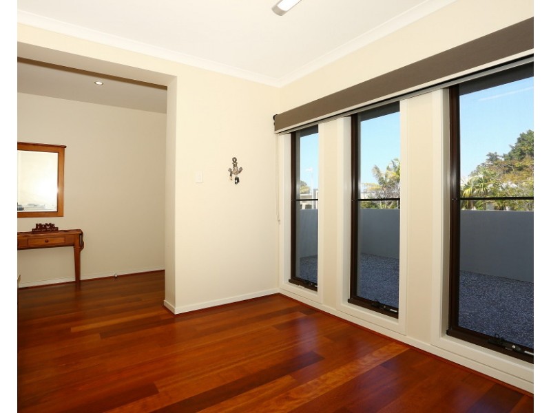 6012 The Boulevarde, Benowa QLD 4217