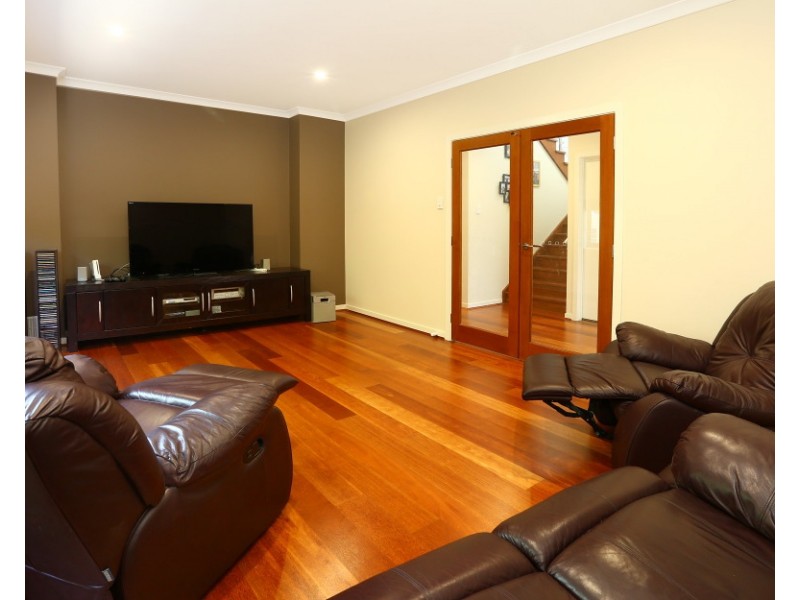 6012 The Boulevarde, Benowa QLD 4217