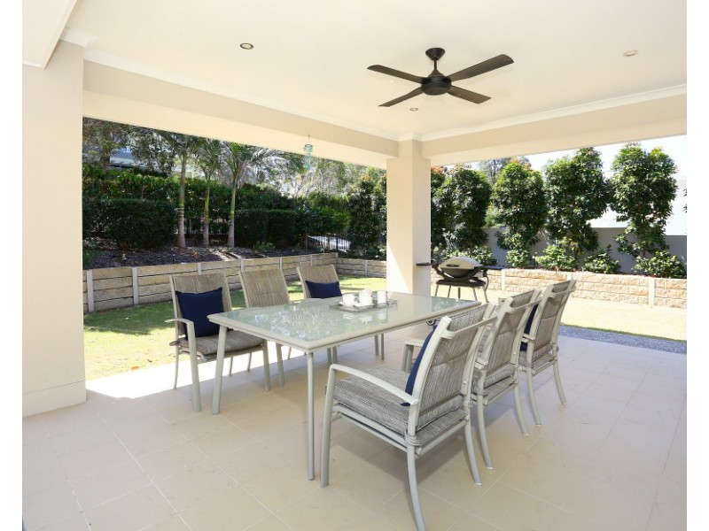 6012 The Boulevarde, Benowa QLD 4217