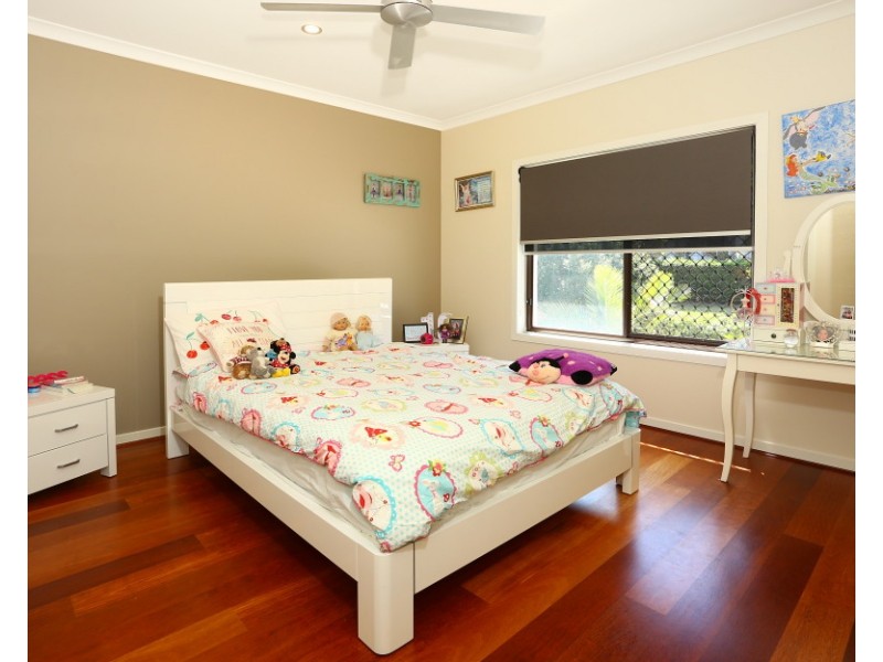 6012 The Boulevarde, Benowa QLD 4217