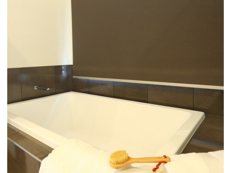 6012 The Boulevarde, Benowa QLD 4217