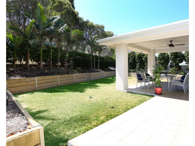 6012 The Boulevarde, Benowa QLD 4217