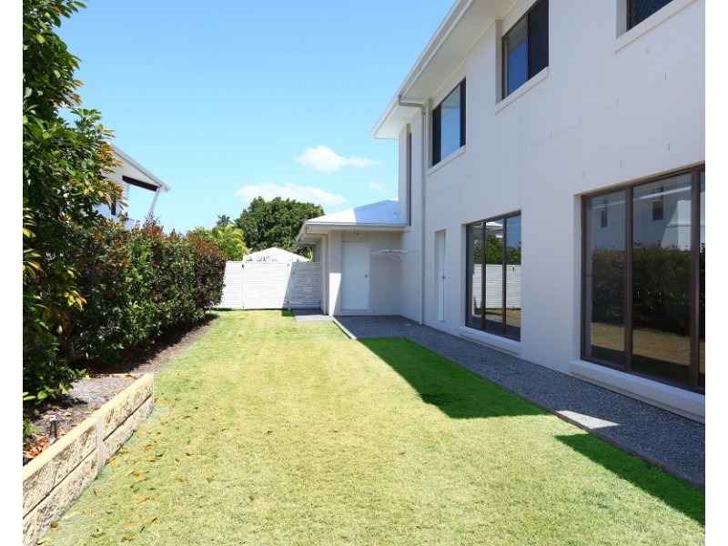 6012 The Boulevarde, Benowa QLD 4217