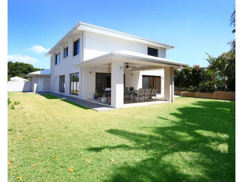 6012 The Boulevarde, Benowa QLD 4217