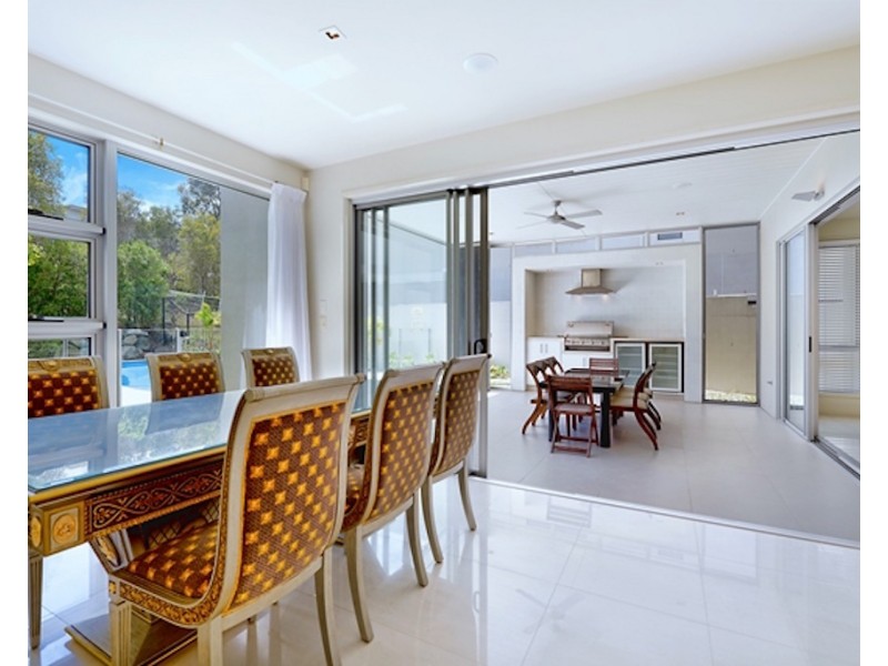 6011 The Boulevarde, Benowa QLD 4217