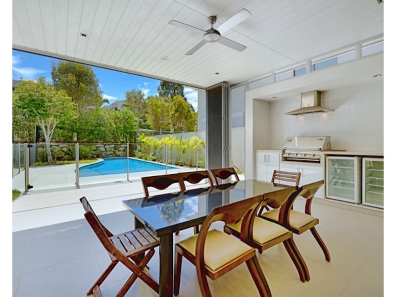 6011 The Boulevarde, Benowa QLD 4217