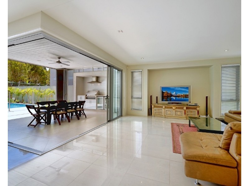 6011 The Boulevarde, Benowa QLD 4217