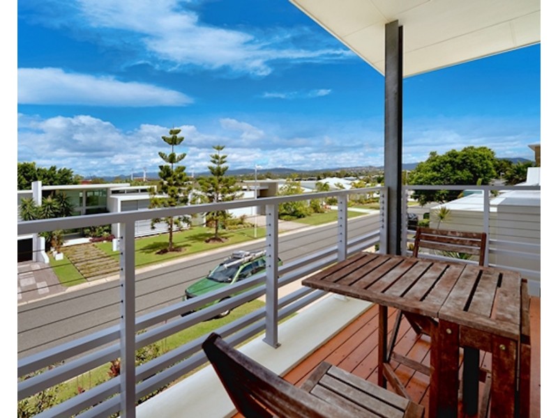 6011 The Boulevarde, Benowa QLD 4217