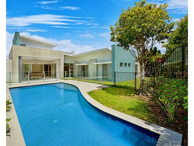 6011 The Boulevarde, Benowa QLD 4217