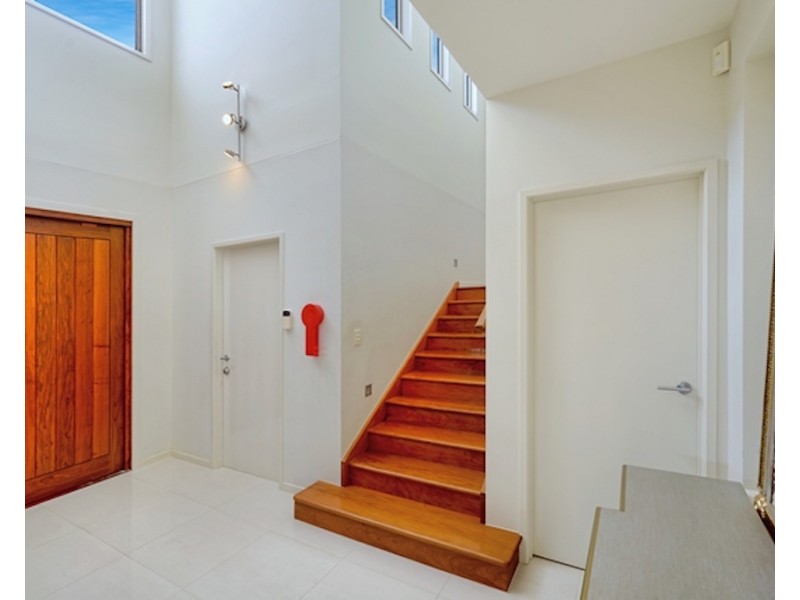 6011 The Boulevarde, Benowa QLD 4217