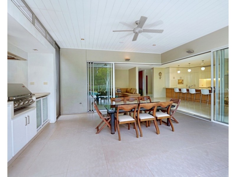 6011 The Boulevarde, Benowa QLD 4217