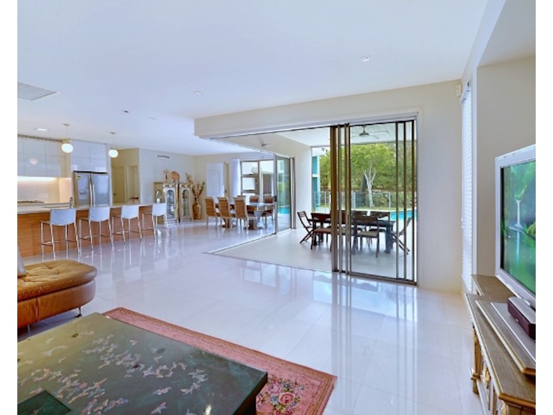 6011 The Boulevarde, Benowa QLD 4217