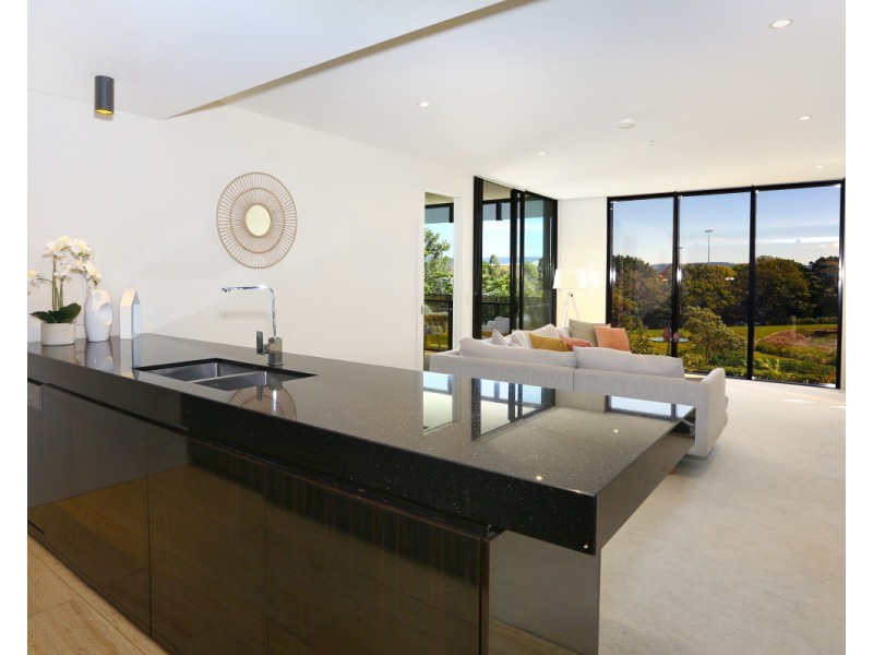 1 Marina Drive, Benowa QLD 4217