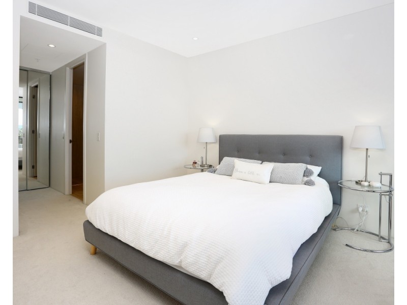 1 Marina Drive, Benowa QLD 4217