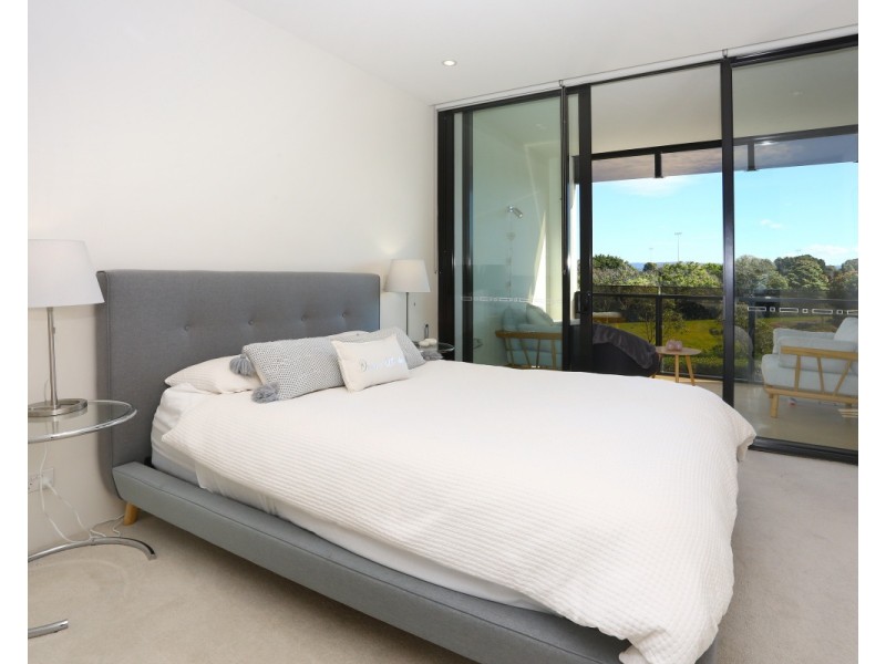 1 Marina Drive, Benowa QLD 4217