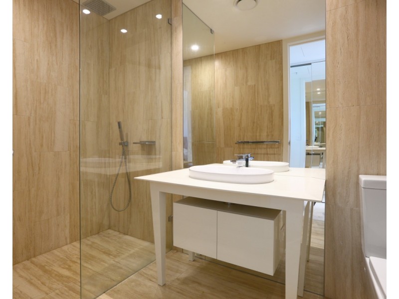 1 Marina Drive, Benowa QLD 4217