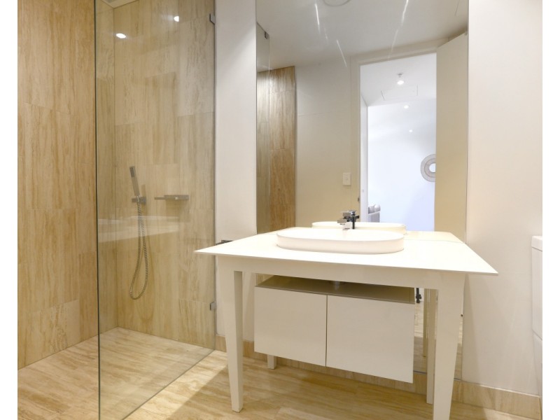 1 Marina Drive, Benowa QLD 4217