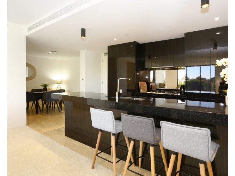 1 Marina Drive, Benowa QLD 4217