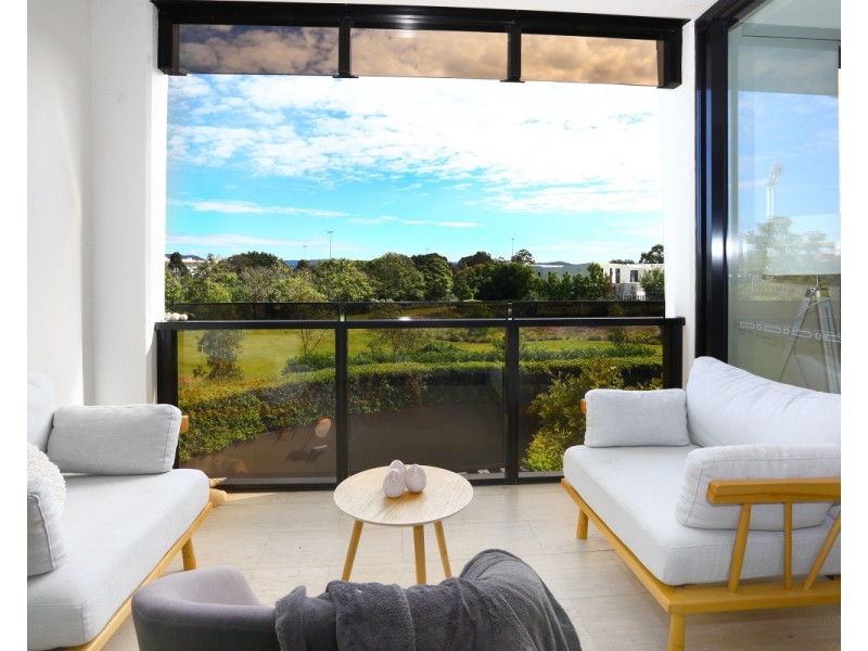 1 Marina Drive, Benowa QLD 4217