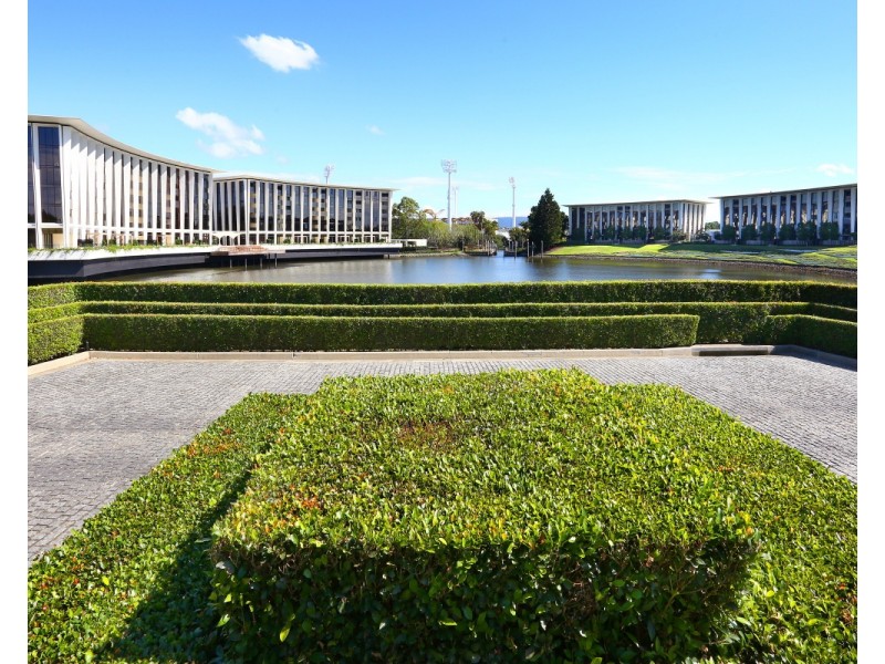 1 Marina Drive, Benowa QLD 4217