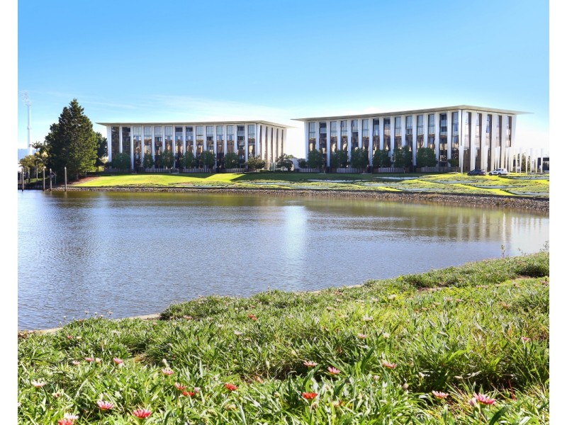 1 Marina Drive, Benowa QLD 4217