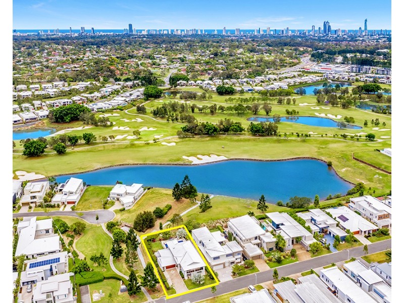 3017 The Boulevarde, Benowa QLD 4217