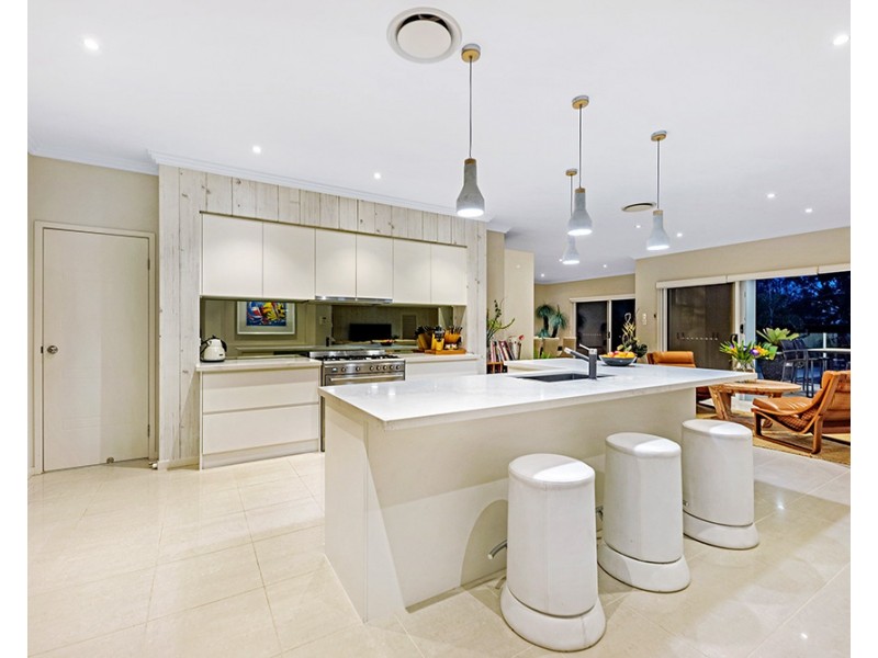 3017 The Boulevarde, Benowa QLD 4217