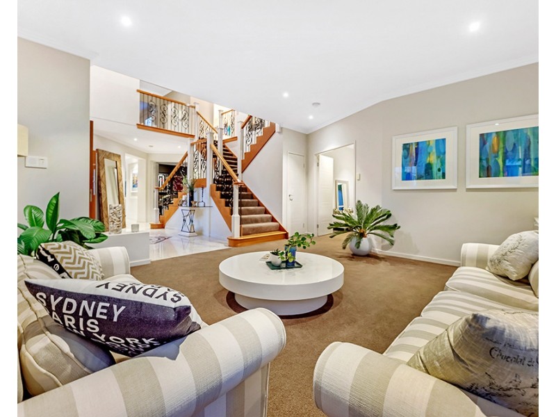 3017 The Boulevarde, Benowa QLD 4217