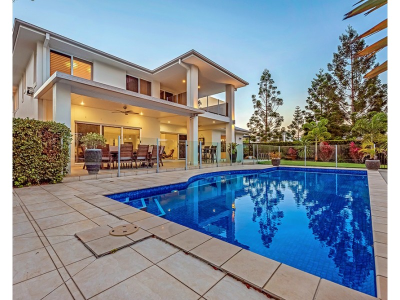 3017 The Boulevarde, Benowa QLD 4217