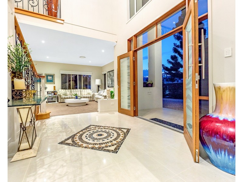 3017 The Boulevarde, Benowa QLD 4217