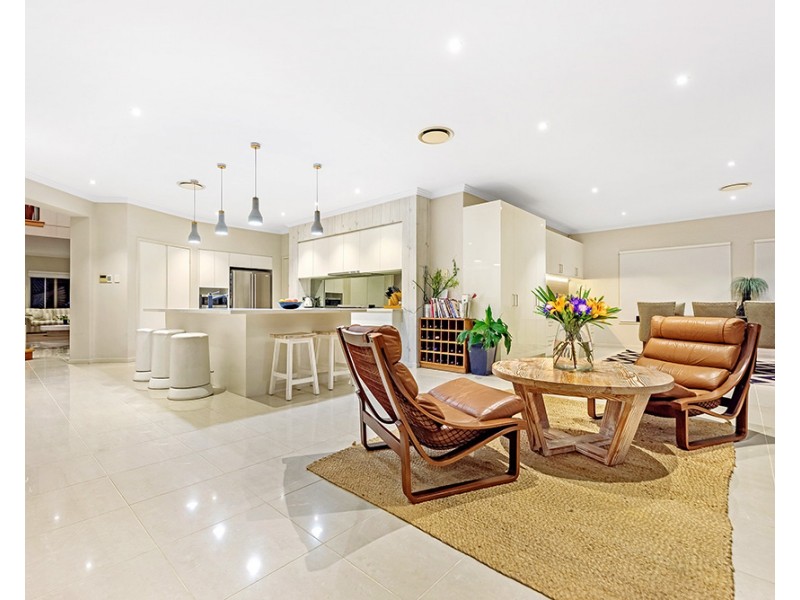 3017 The Boulevarde, Benowa QLD 4217