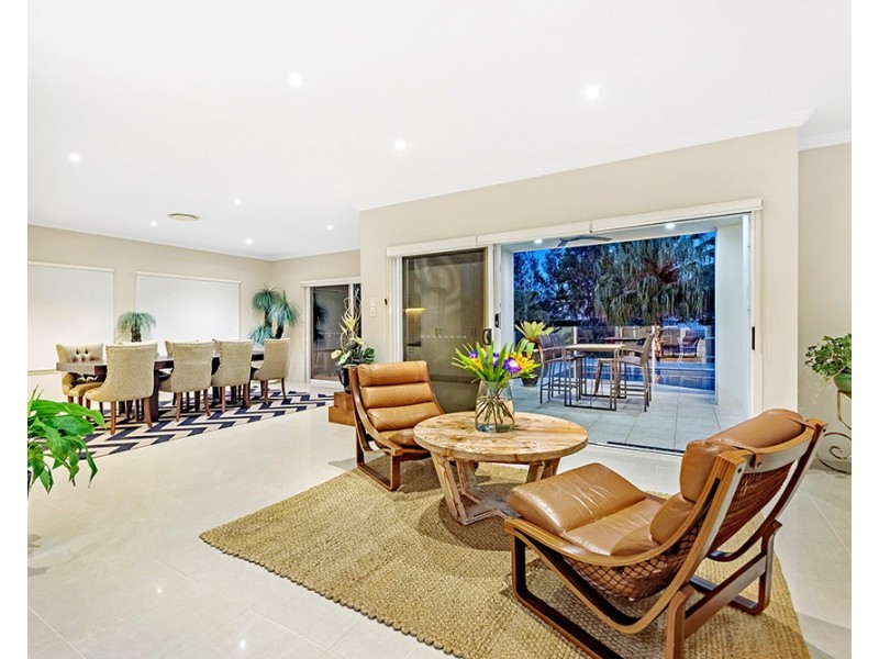 3017 The Boulevarde, Benowa QLD 4217