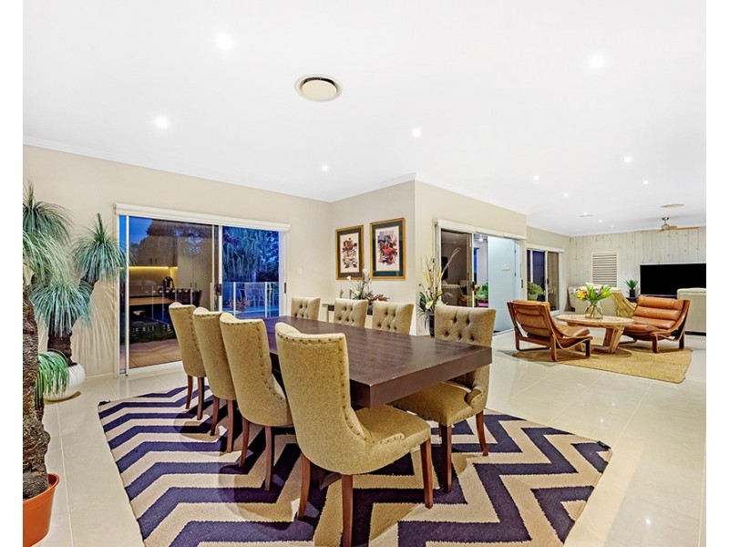 3017 The Boulevarde, Benowa QLD 4217