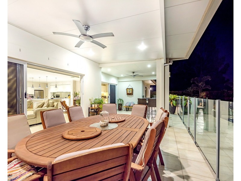 3017 The Boulevarde, Benowa QLD 4217