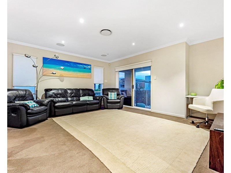 3017 The Boulevarde, Benowa QLD 4217