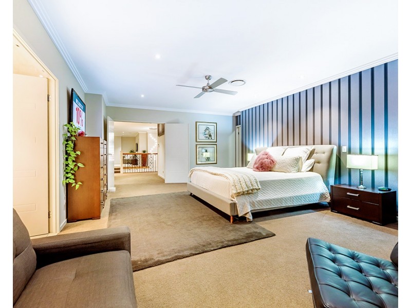 3017 The Boulevarde, Benowa QLD 4217