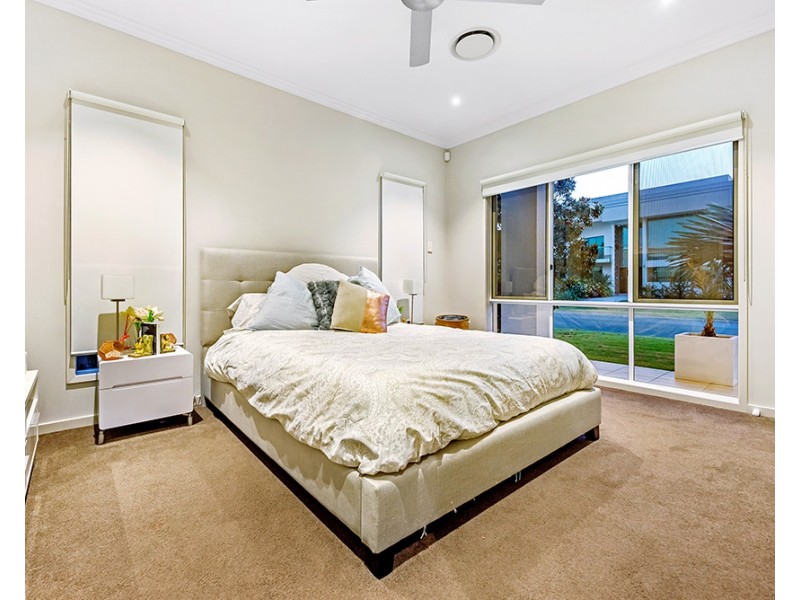 3017 The Boulevarde, Benowa QLD 4217