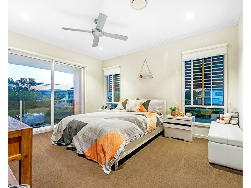 3017 The Boulevarde, Benowa QLD 4217