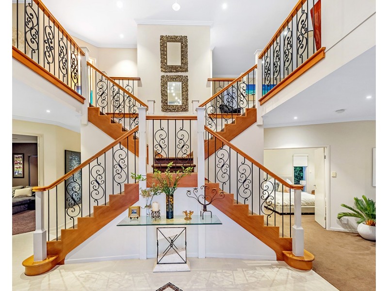 3017 The Boulevarde, Benowa QLD 4217