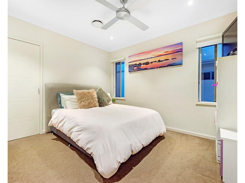 3017 The Boulevarde, Benowa QLD 4217