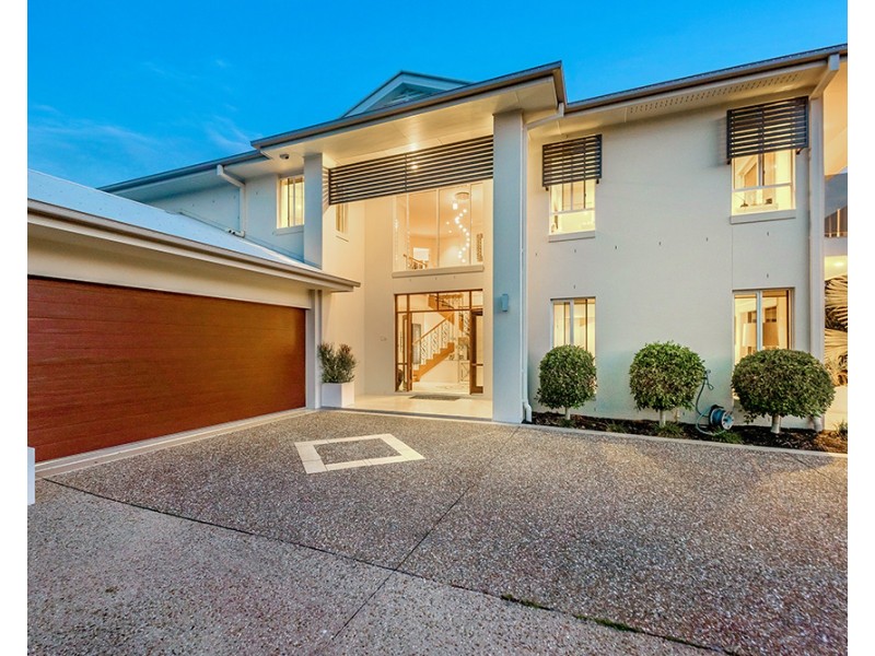 3017 The Boulevarde, Benowa QLD 4217