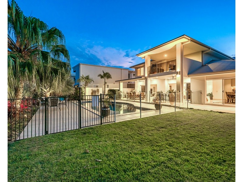 3017 The Boulevarde, Benowa QLD 4217