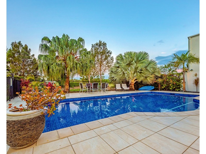 3017 The Boulevarde, Benowa QLD 4217