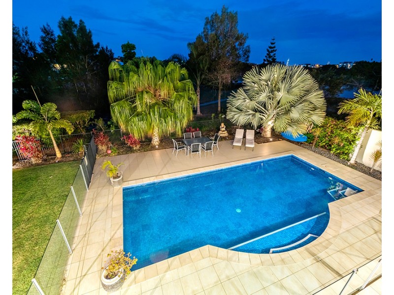3017 The Boulevarde, Benowa QLD 4217