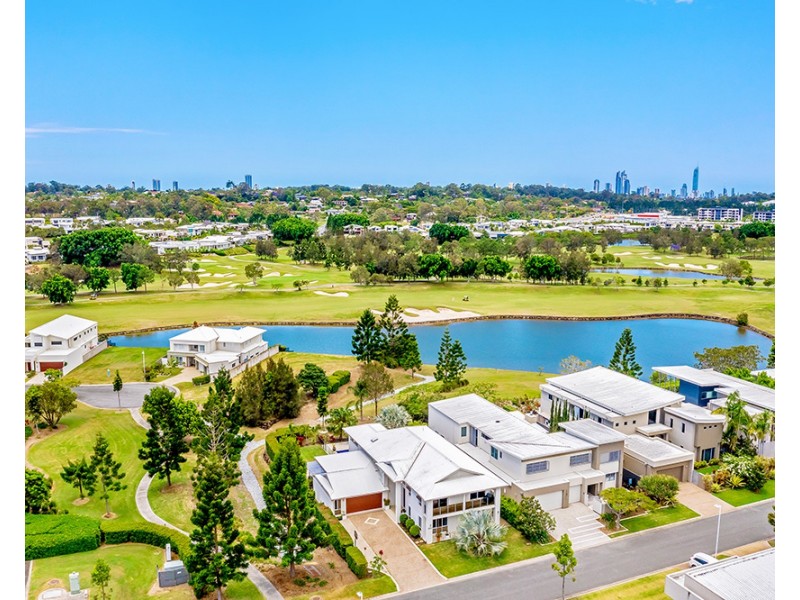3017 The Boulevarde, Benowa QLD 4217