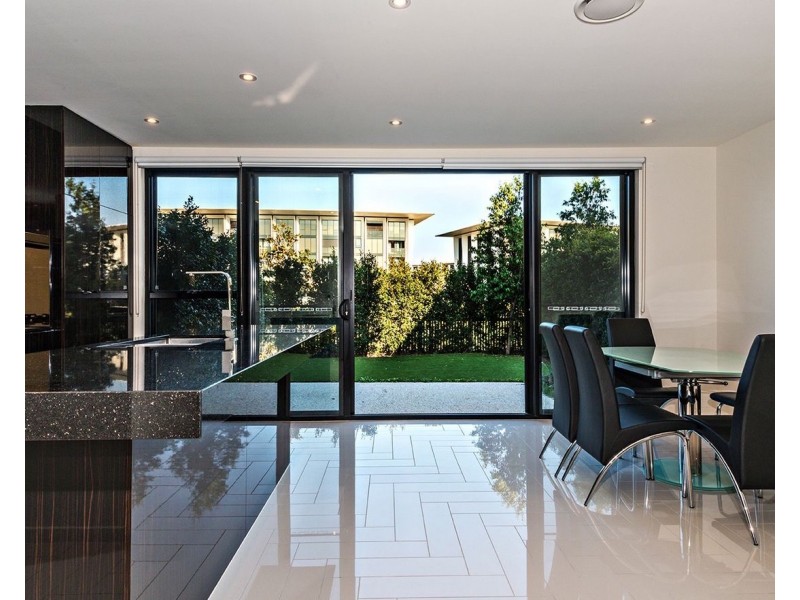 13 Theatre Drive, Benowa QLD 4217