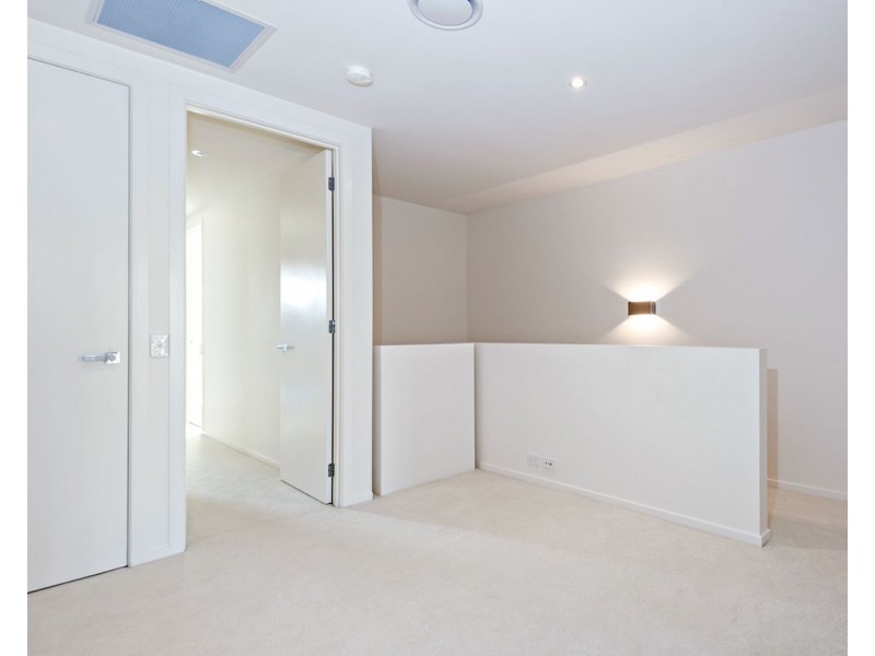 13 Theatre Drive, Benowa QLD 4217